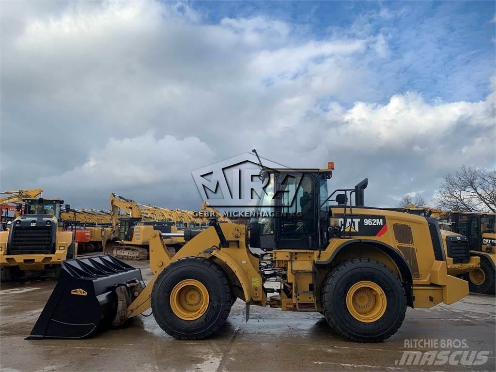 CAT 962M Фронтальные погрузчики