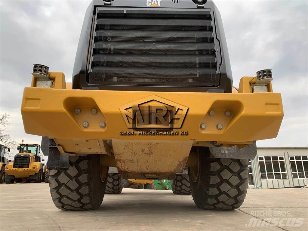 CAT 966M Фронтальные погрузчики