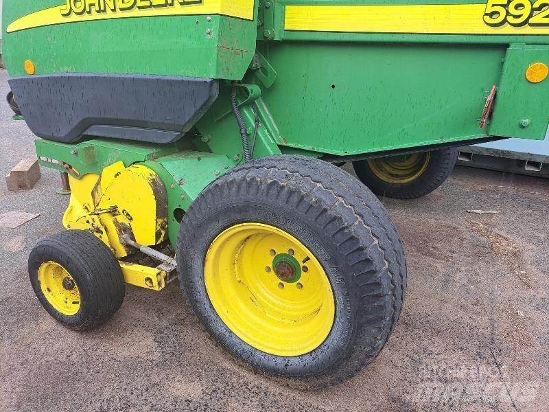 John Deere 592 Рулонные пресс-подборщики