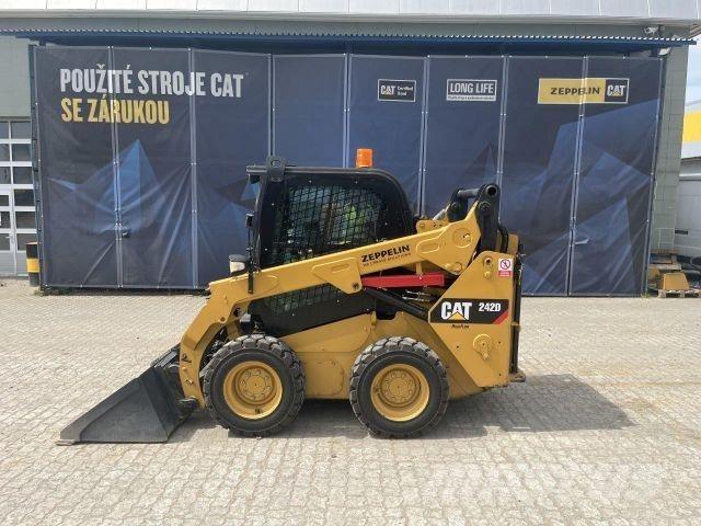 CAT 242D Строительная техника - Другие