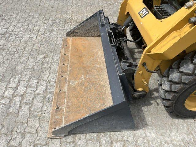 CAT 242D Строительная техника - Другие