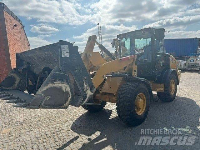CAT 906 Фронтальные погрузчики