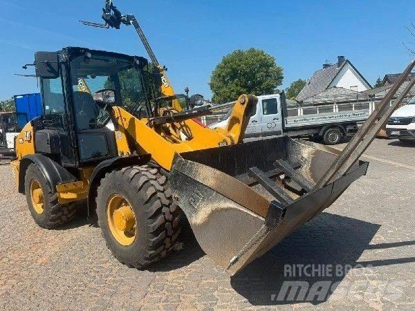 CAT 906 Фронтальные погрузчики