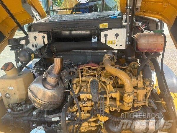 CAT 906 Фронтальные погрузчики