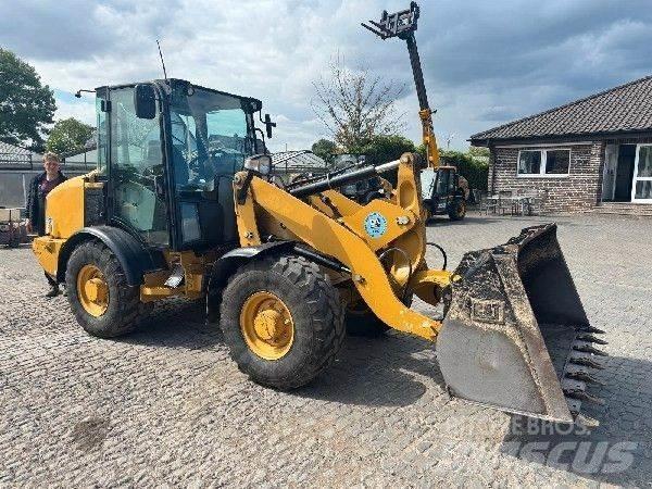 CAT 906M Фронтальные погрузчики