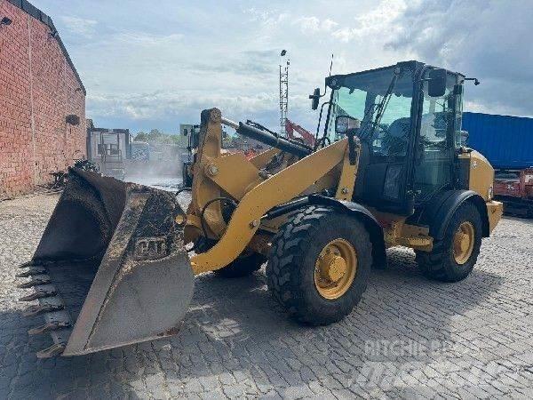 CAT 906M Фронтальные погрузчики