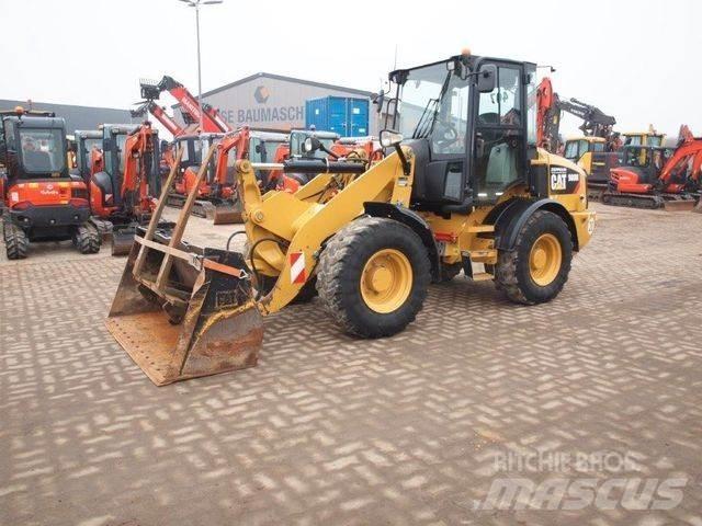 CAT 908M / 35 km/h Фронтальные погрузчики