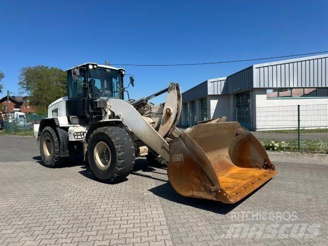 CAT 938 M / High Lift Фронтальные погрузчики