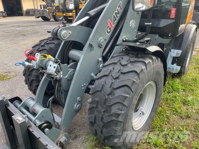 GiANT G5000 Фронтальные погрузчики