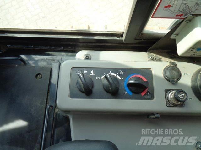 Komatsu D61 PX-24 Гусеничные бульдозеры