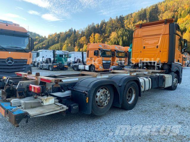 Mercedes-Benz 2542 Шасси с кабиной