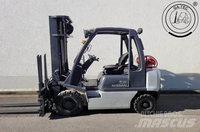 Nissan U1D2A25LQ Газовые погрузчики