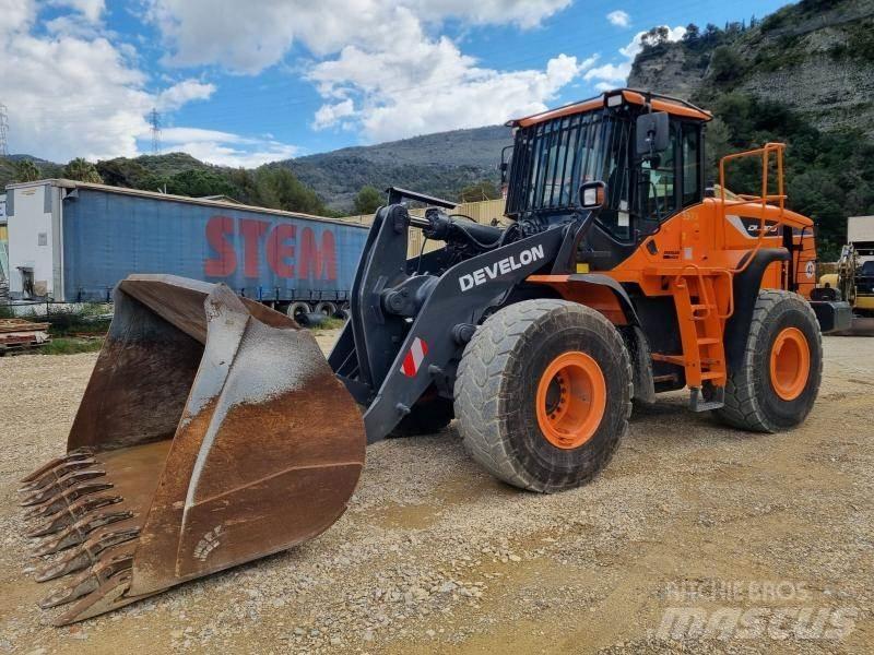 Doosan DL300 Фронтальные погрузчики