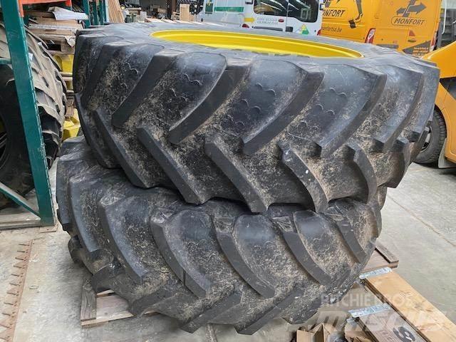 John Deere 7R Шины и колёса