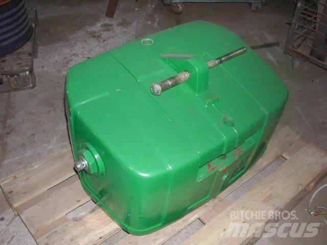 John Deere  Навесное оборудование и запчасти