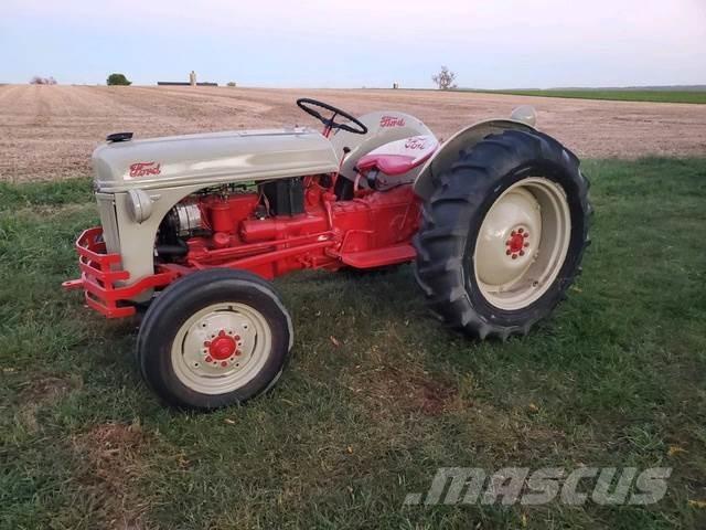 Ford 8 N Tractor Строительная техника - Другие