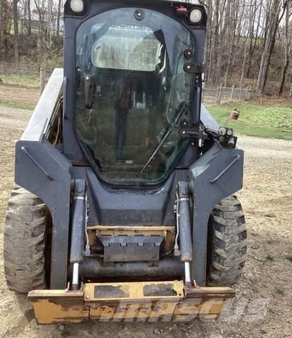 John Deere 318D Строительная техника - Другие