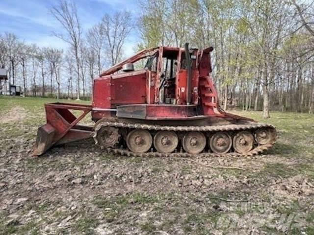 KMC 210-CA Skidder Строительная техника - Другие