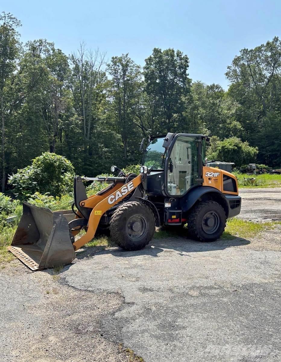 CASE 321F Фронтальные погрузчики