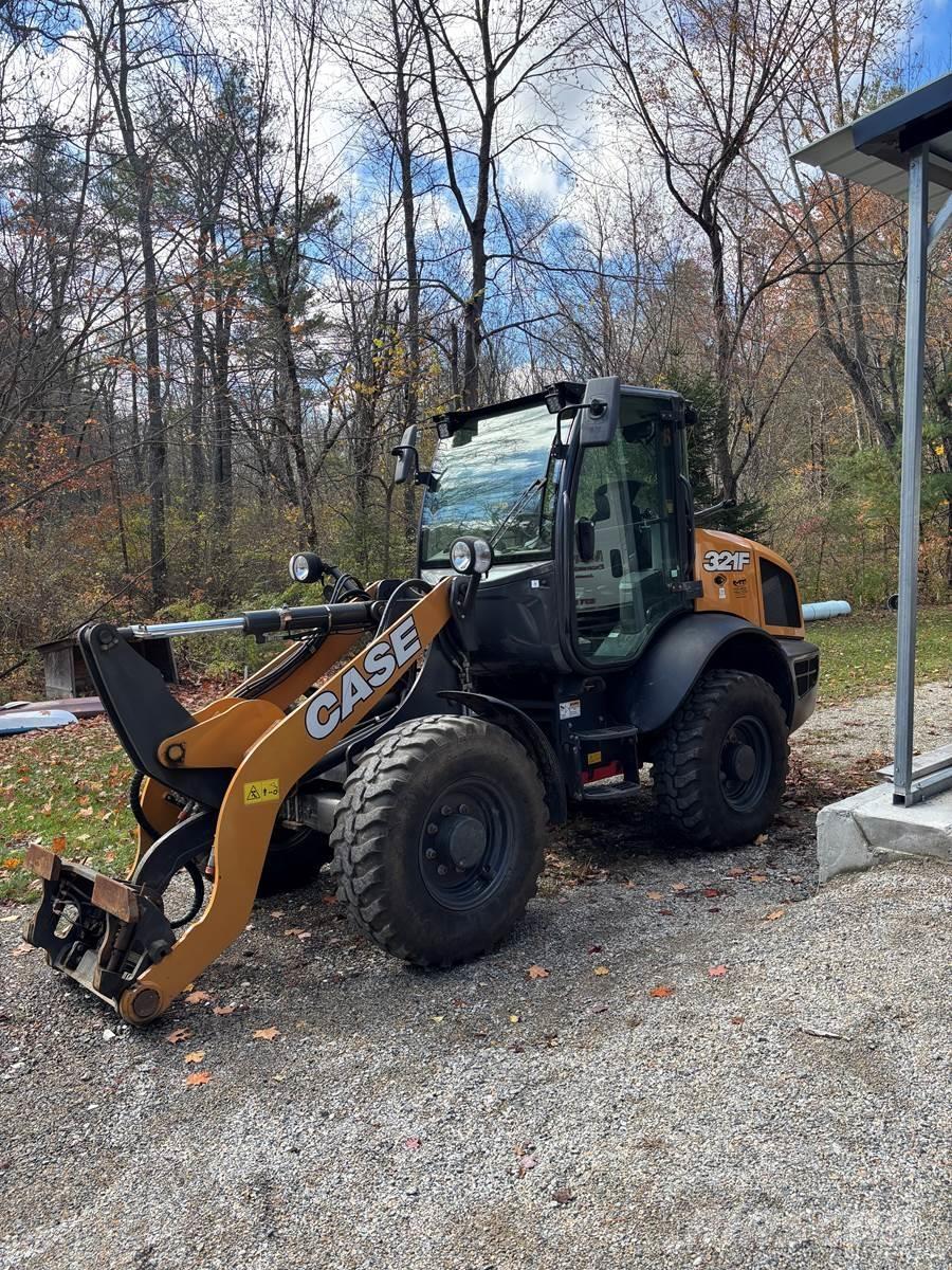 CASE 321F Фронтальные погрузчики