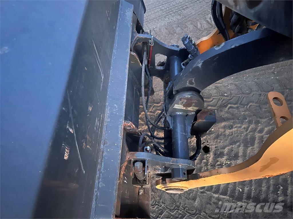 CASE 321F Фронтальные погрузчики