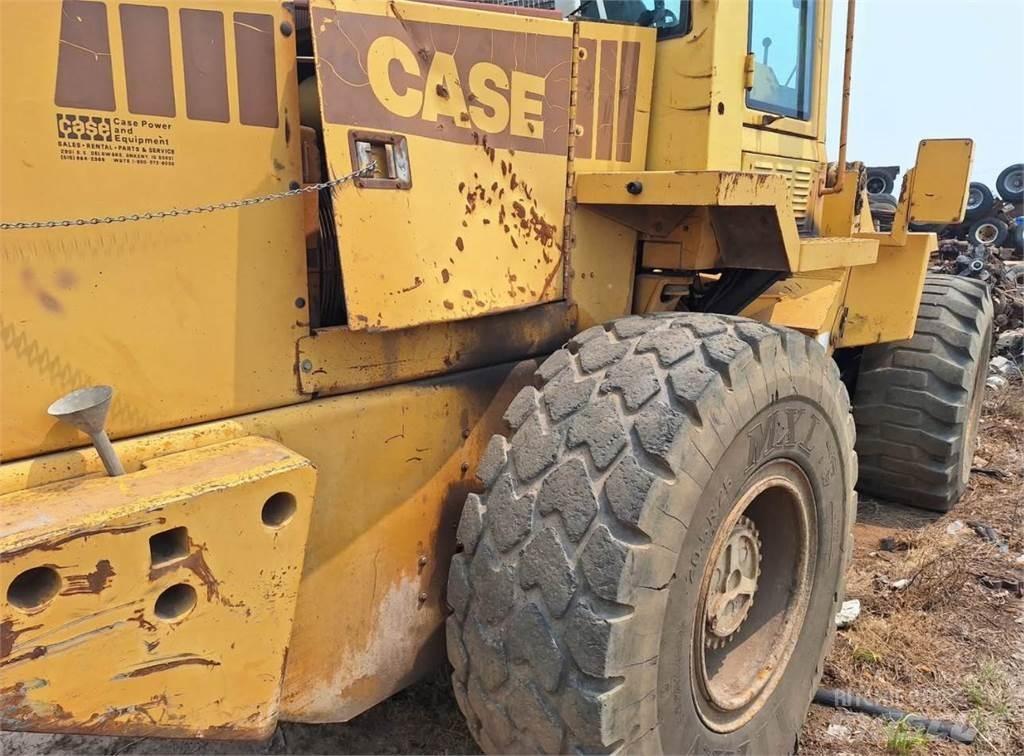 CASE 621 Фронтальные погрузчики