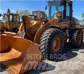 CASE 621D Фронтальные погрузчики
