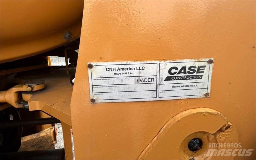 CASE 821F Фронтальные погрузчики
