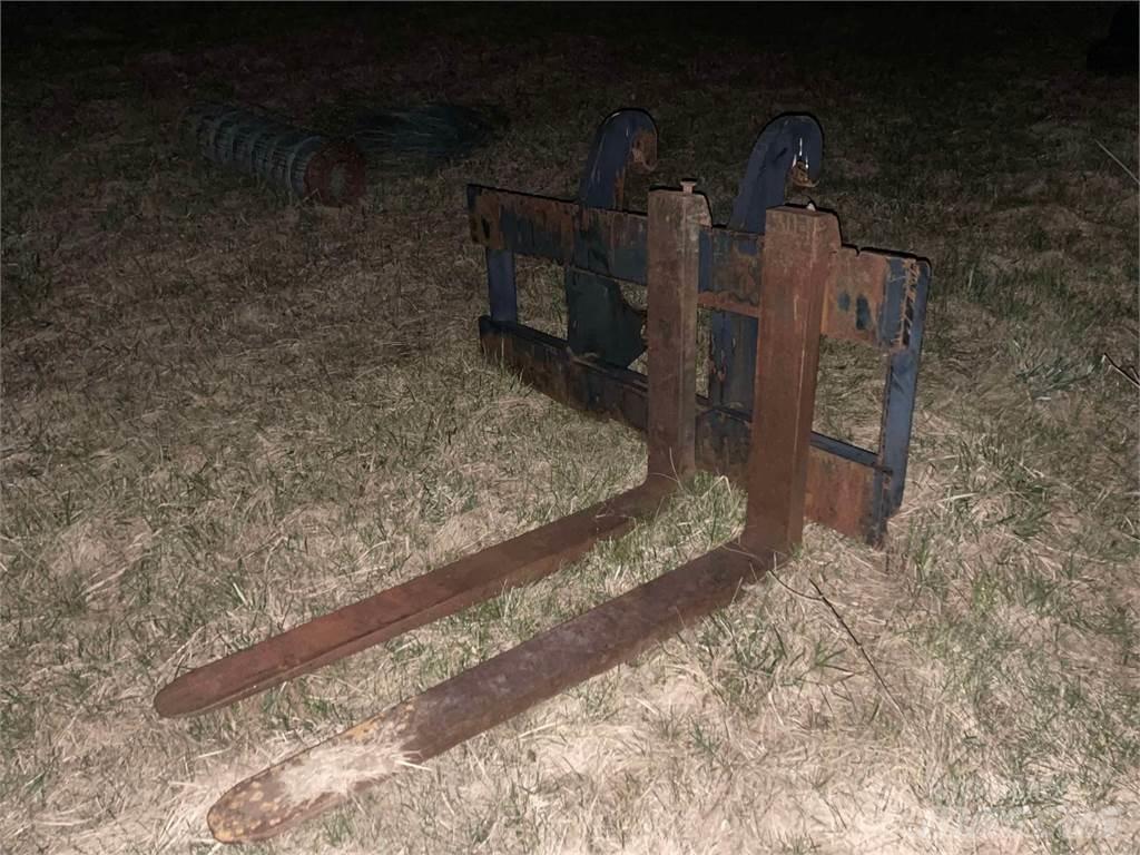 CAT  Паллетные вилы для фронтальных погрузчиков
