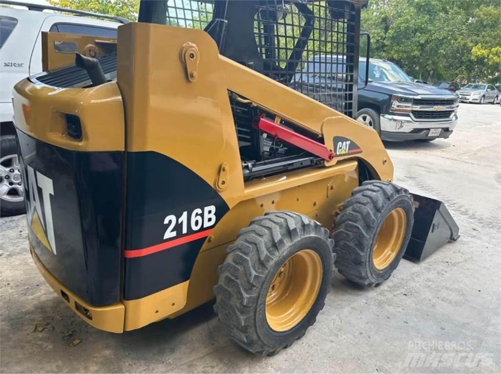 CAT 216B Мини-погрузчики