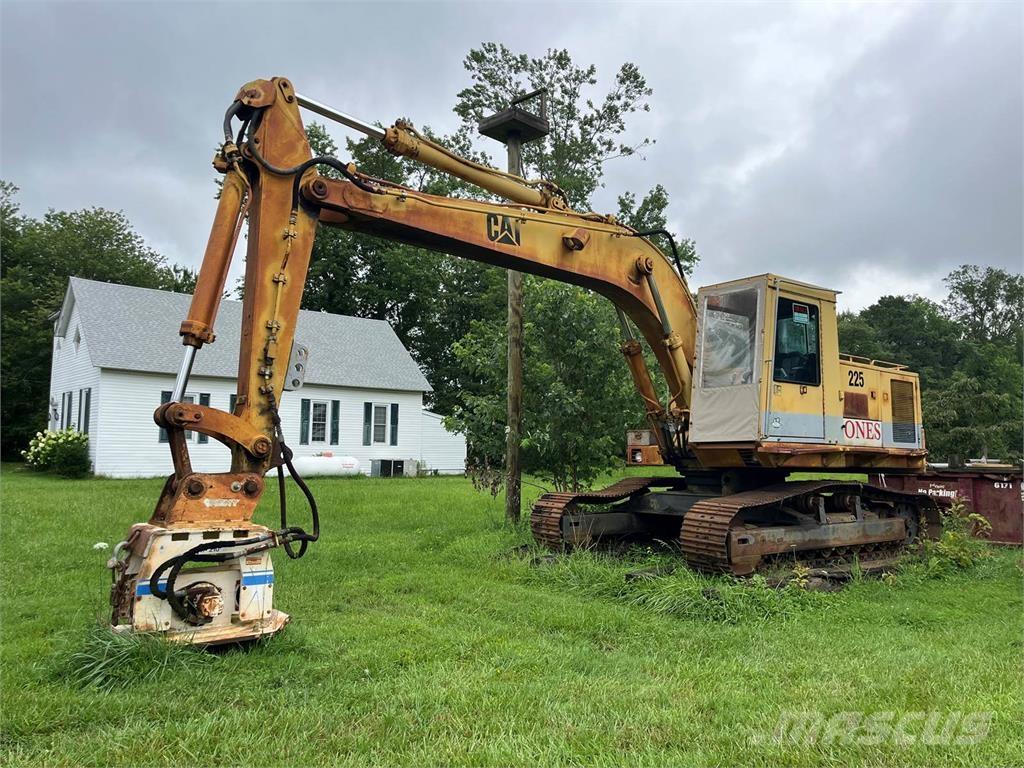 CAT 225 LC Гусеничные экскаваторы