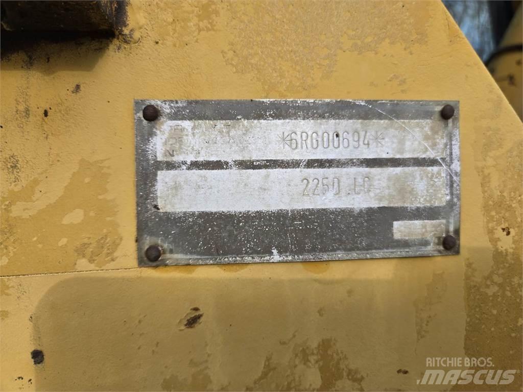 CAT 225D Гусеничные экскаваторы