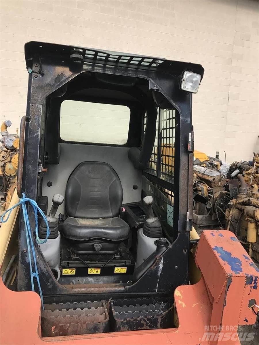 CAT 226B Мини-погрузчики