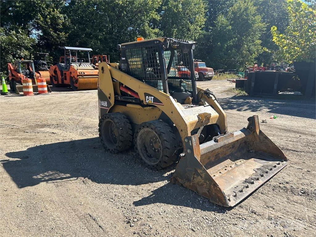 CAT 246B Мини-погрузчики