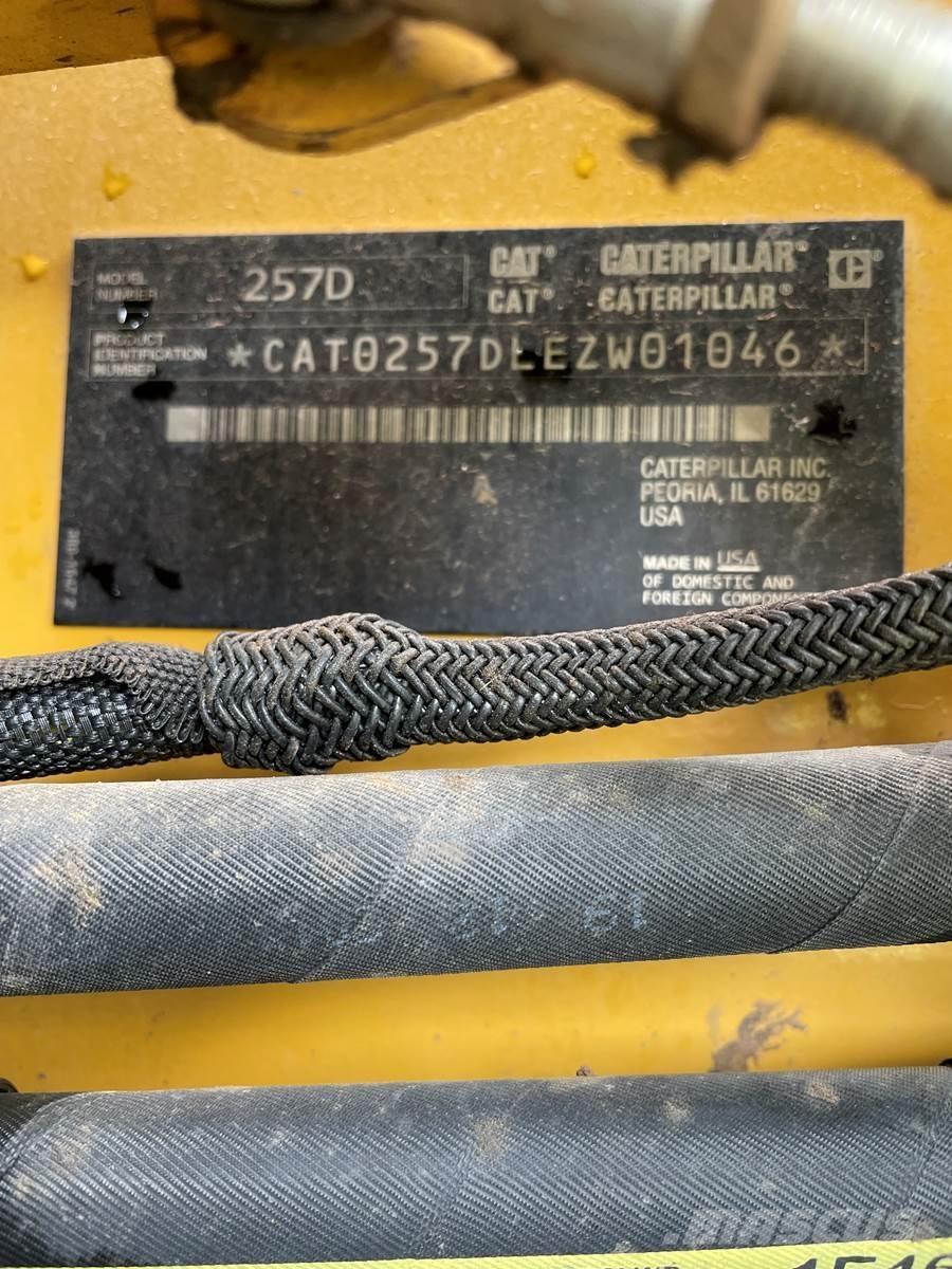 CAT 257D Мини-погрузчики