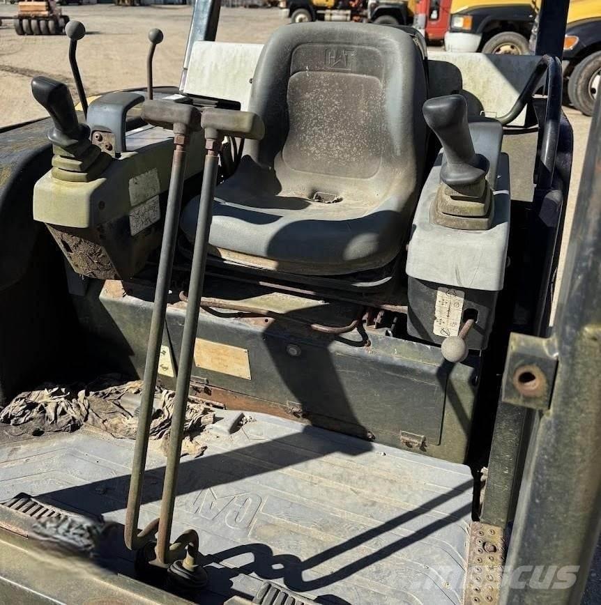 CAT 302.5 Мини-экскаваторы