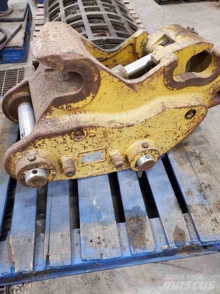 CAT 320DL Квик-каплеры