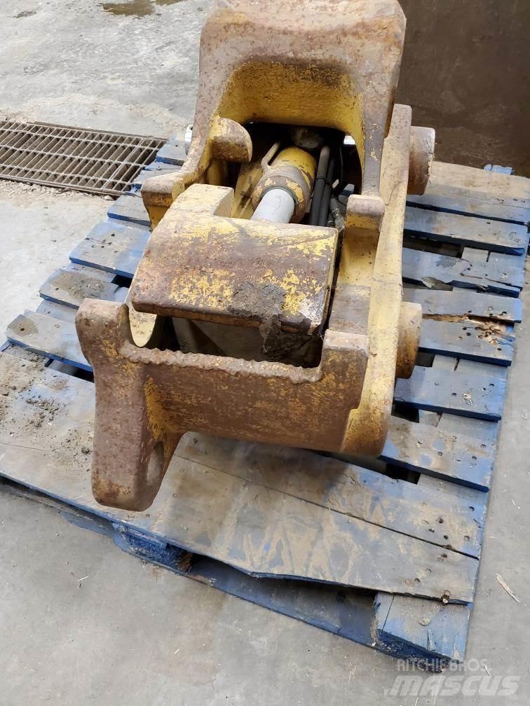 CAT 320DL Квик-каплеры