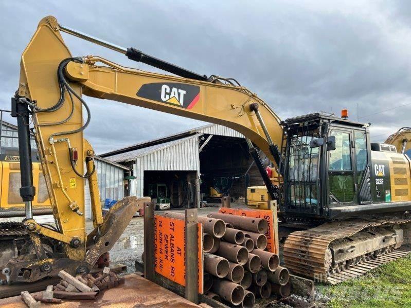 CAT 323FL Гусеничные экскаваторы