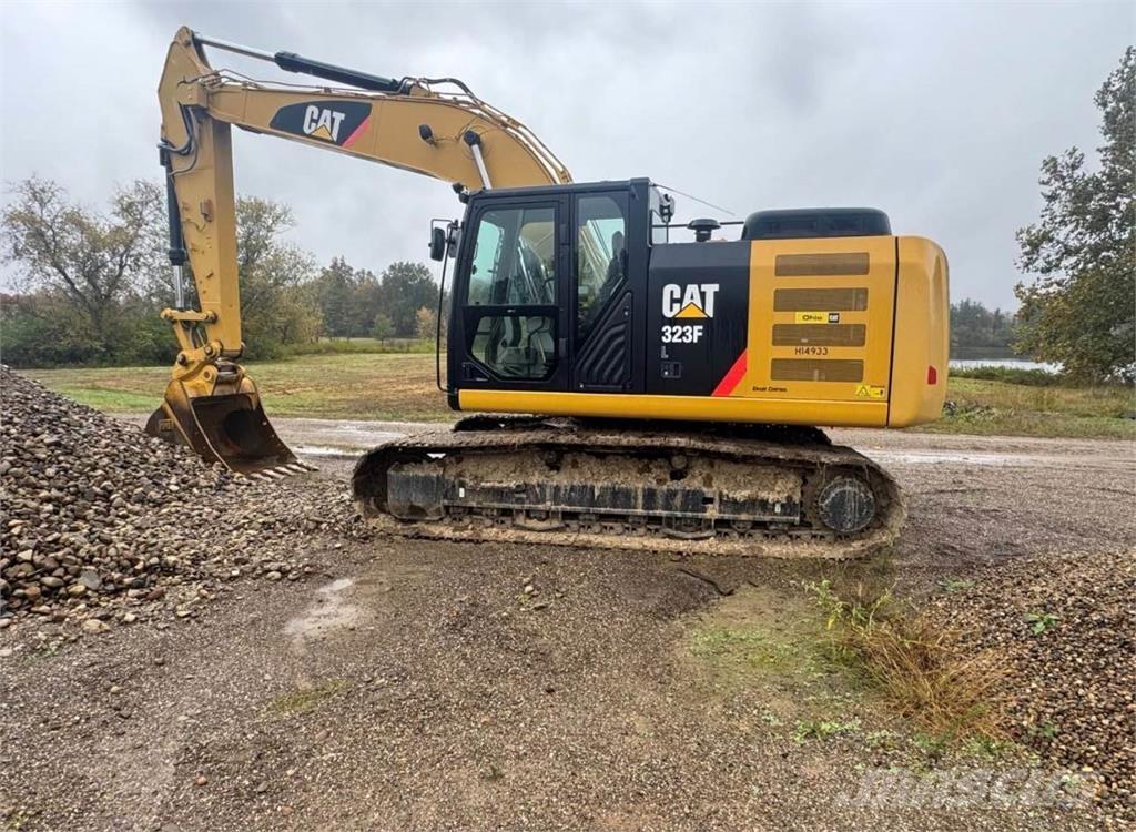 CAT 323FL Гусеничные экскаваторы