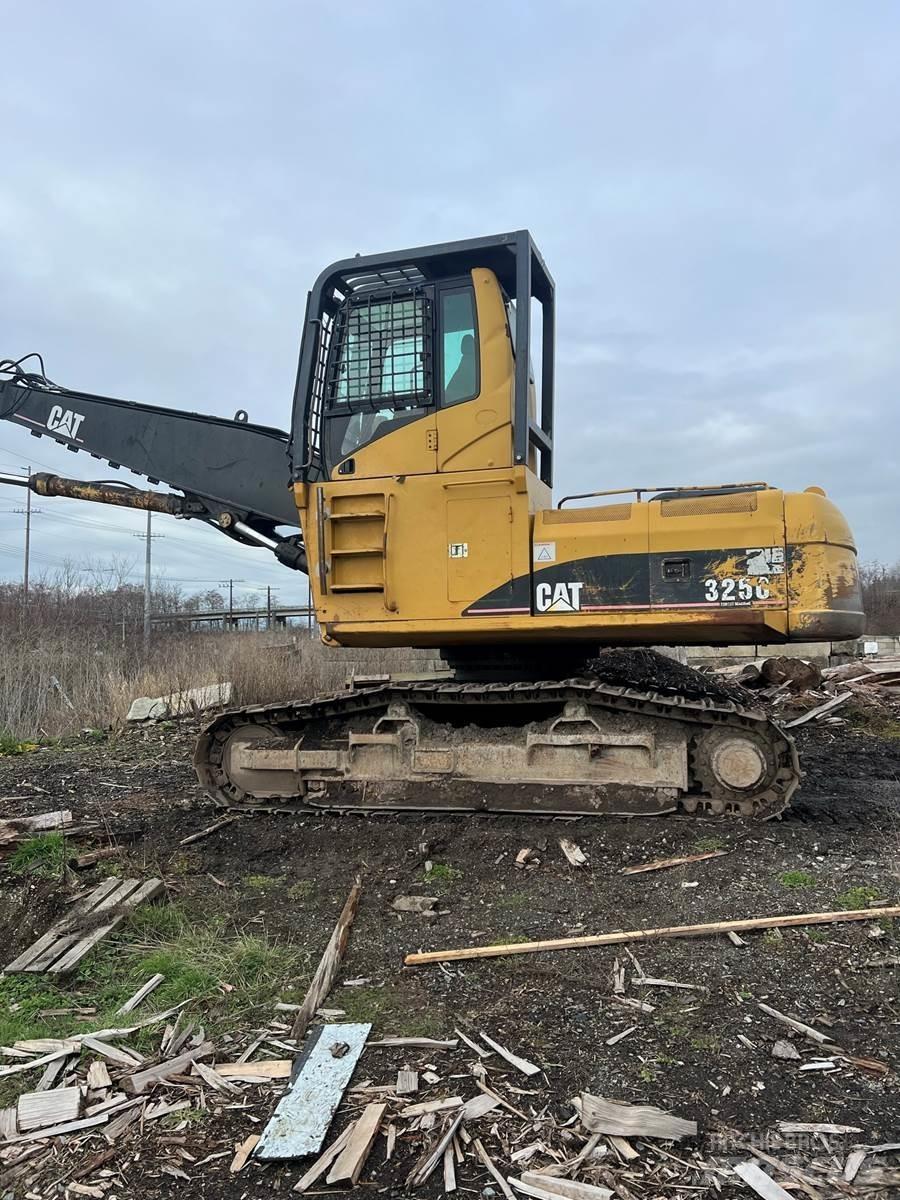 CAT 325C Лесопогрузчик