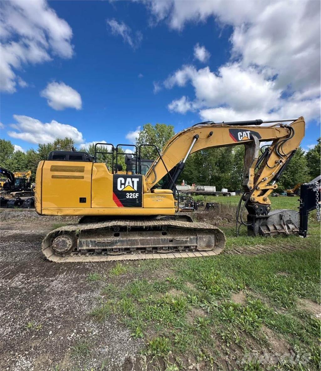 CAT 326FL Гусеничные экскаваторы