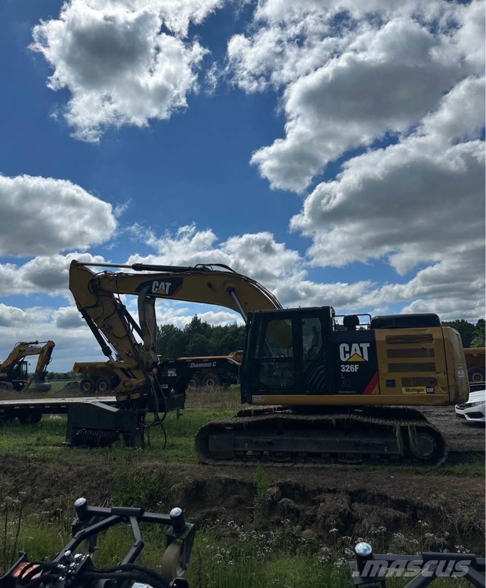 CAT 326FL Гусеничные экскаваторы