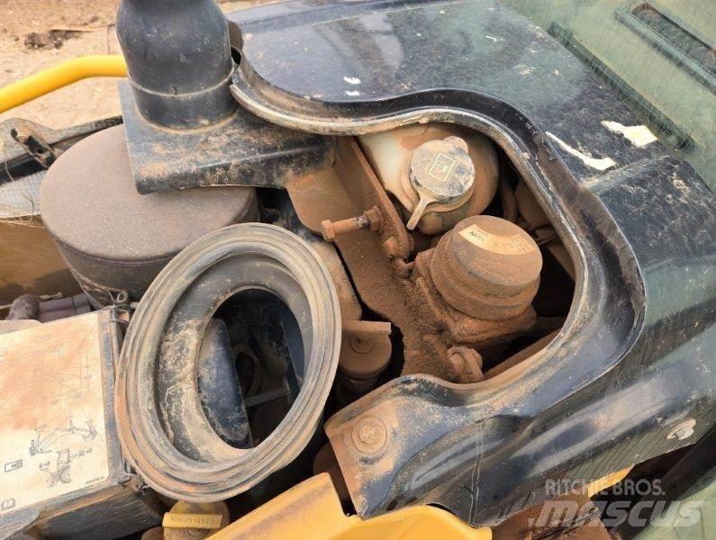 CAT 416E Экскаваторы-погрузчики