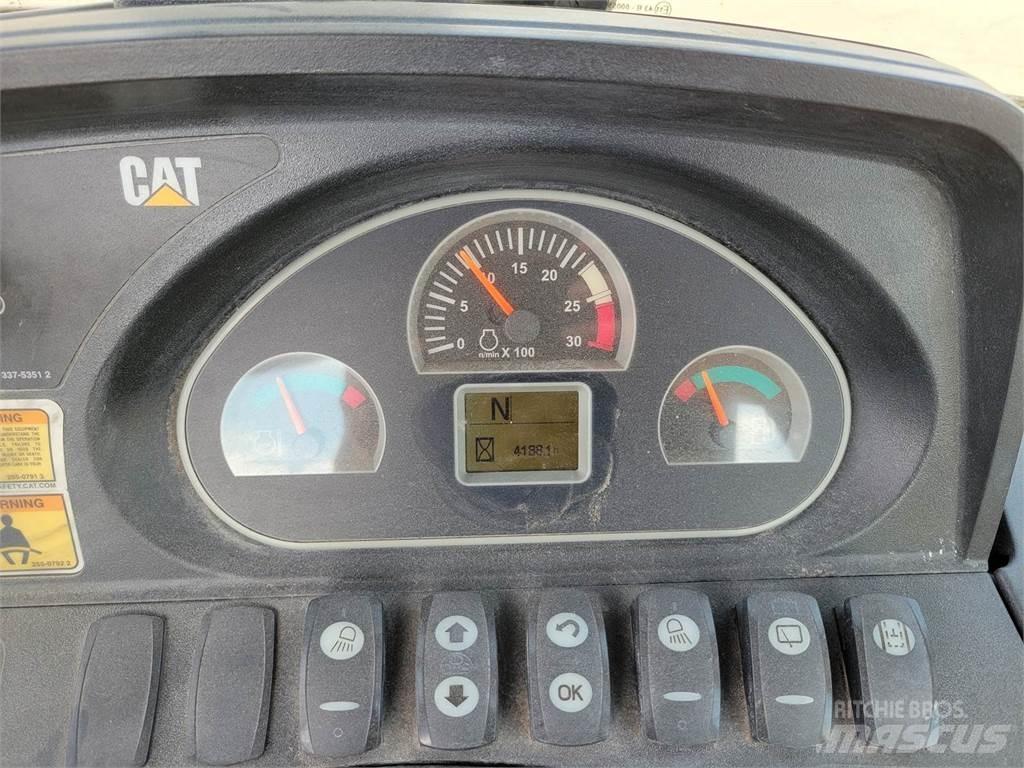 CAT 450F Экскаваторы-погрузчики
