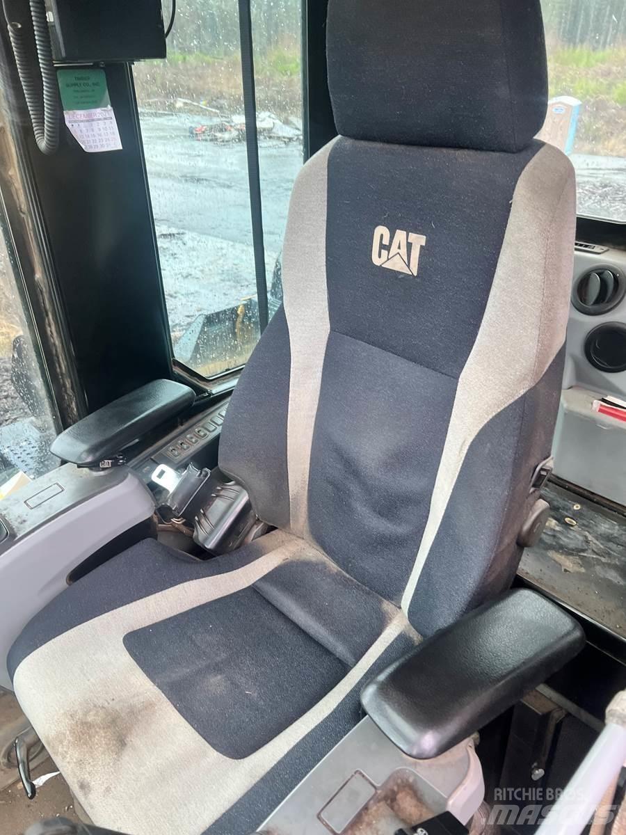 CAT 558LL Лесопогрузчик