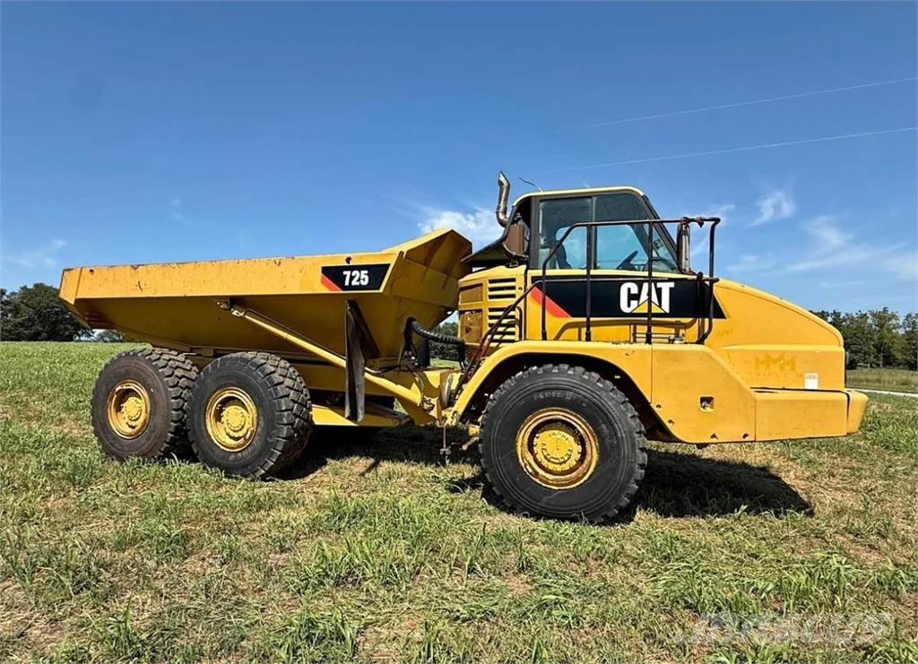 CAT 725 Шарнирно-сочленённые самосвалы