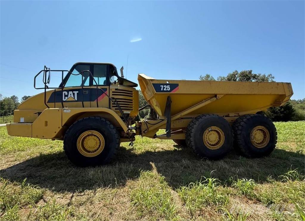 CAT 725 Шарнирно-сочленённые самосвалы