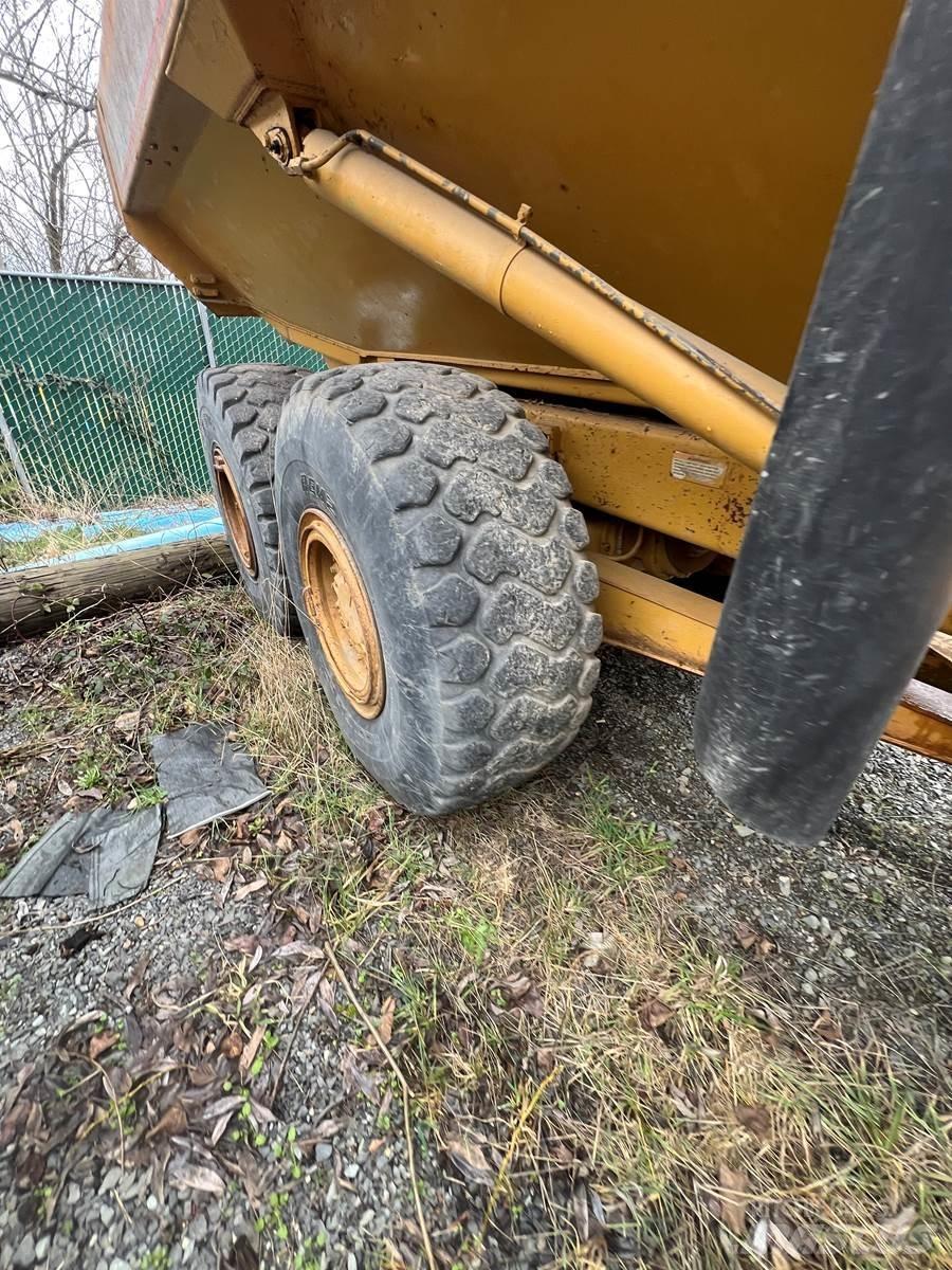 CAT 730 Шарнирно-сочленённые самосвалы