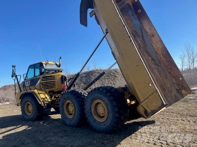 CAT 730 Шарнирно-сочленённые самосвалы